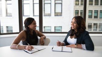 Online vs. Conventional Business Setting: which one is more Profitable?