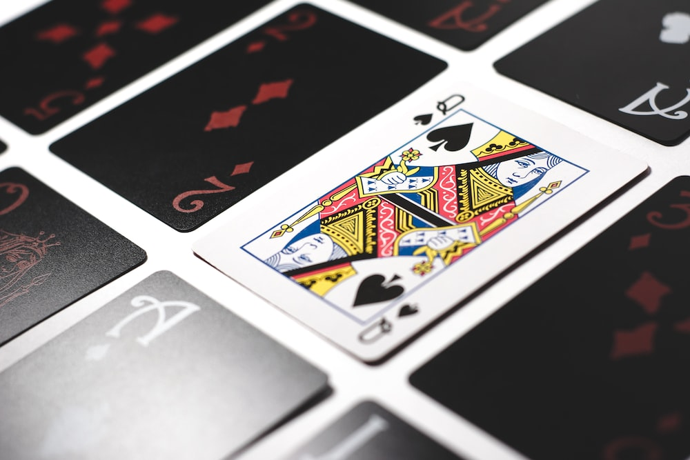 The Evolution of Blackjack: From Casino Tables to Online Thrills