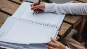 The Future of Homework Help: AI Tutors vs. Human Tutors