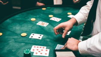Pros and Cons Playing in a Live Online Casino Malaysia
