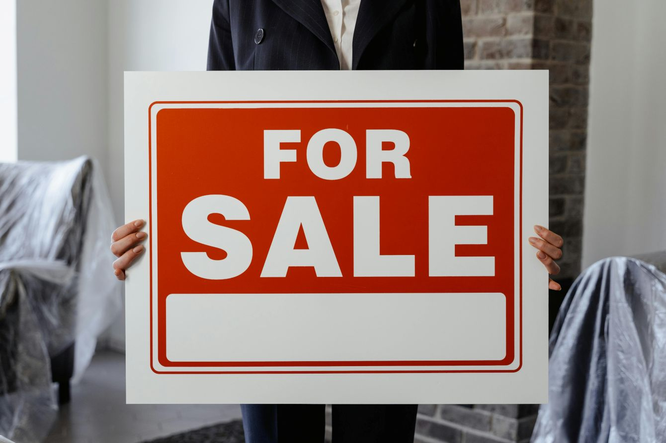 How Entrepreneurs Sell Property Fast to Fund Business Growth
