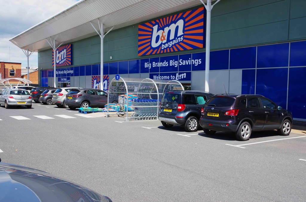 B ^ M Bargains, Units 1-2 Droitwich Retail Park, Kidderminster Road, Droitwich Spa, Worcs - geograph.org.uk - 6206605